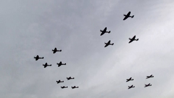 16 Spitfires Flying Together To The Sound of Victory | World War Wings Videos