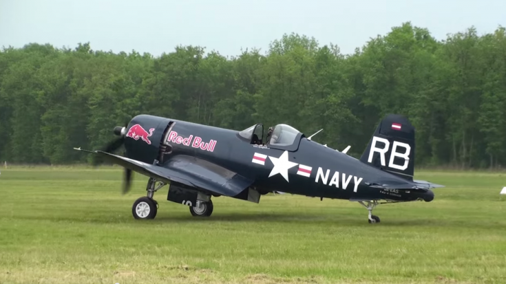 F4U4 Corsair Red Bull roulage rolling and take off Full HD | World War Wings Videos
