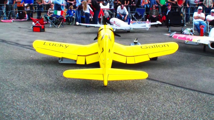 This Yellow RC Corsair Screams While Diving-AWESOME! | World War Wings Videos