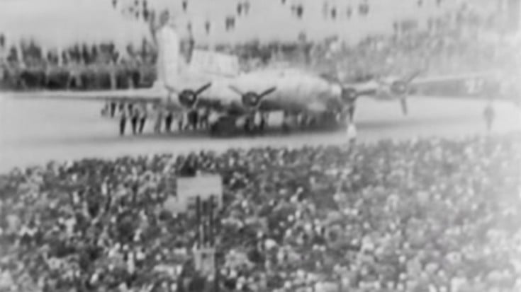 Last B-17 Roll-Out: 1945 Newsreel Of A Historic Moment | World War Wings Videos