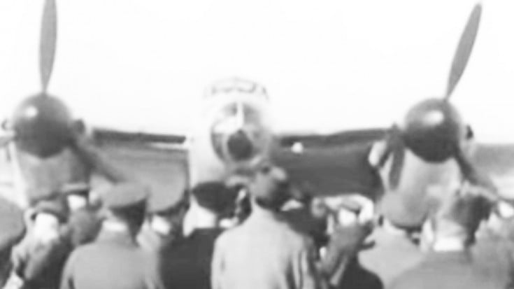 “A Plywood Bomber”: Vintage Newsreel Of The Mosquito Unveil | World War Wings Videos