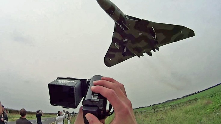 This Rare Vulcan Will Send Chills Down Your Spine With Her Howling Flyby | World War Wings Videos