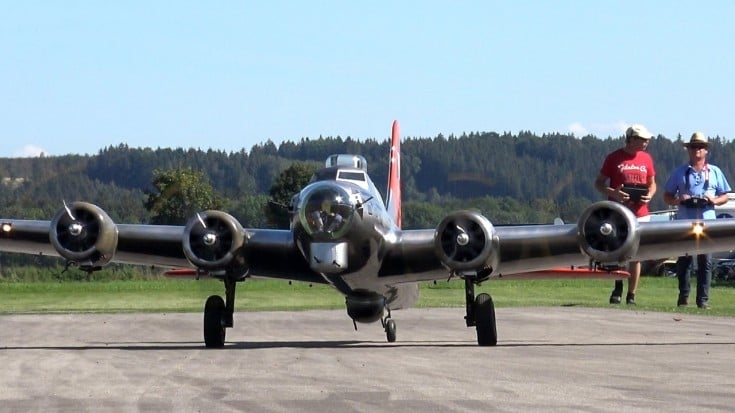 19 Ft. RC B-17 Is Amazing And So Is The Corsair Crash Landing | World War Wings Videos