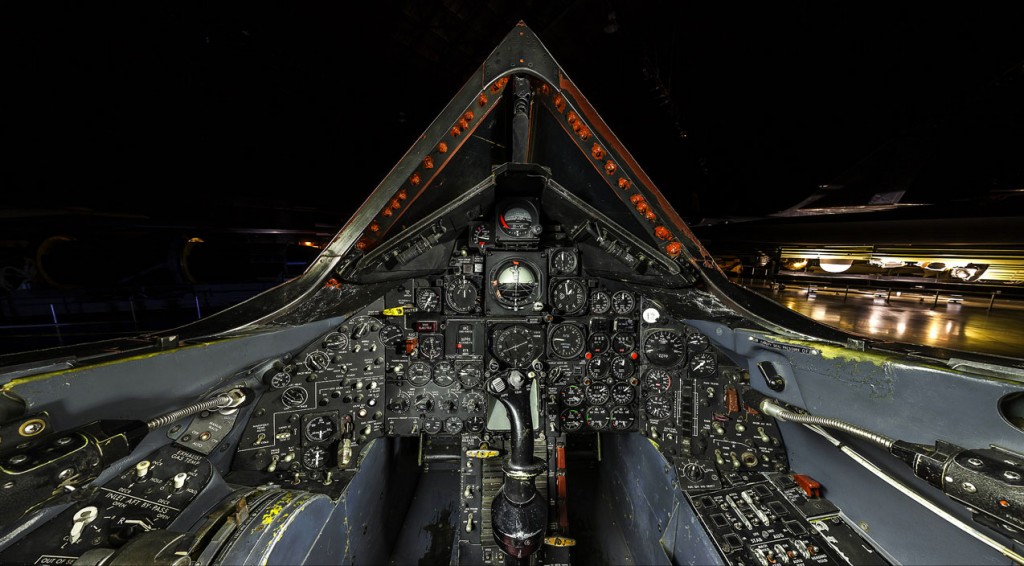 sr-cockpit