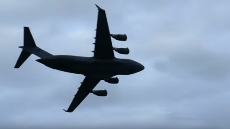 Very Low Flyover Of The C-17 Globemaster Over The Sunshine Coast | World War Wings Videos