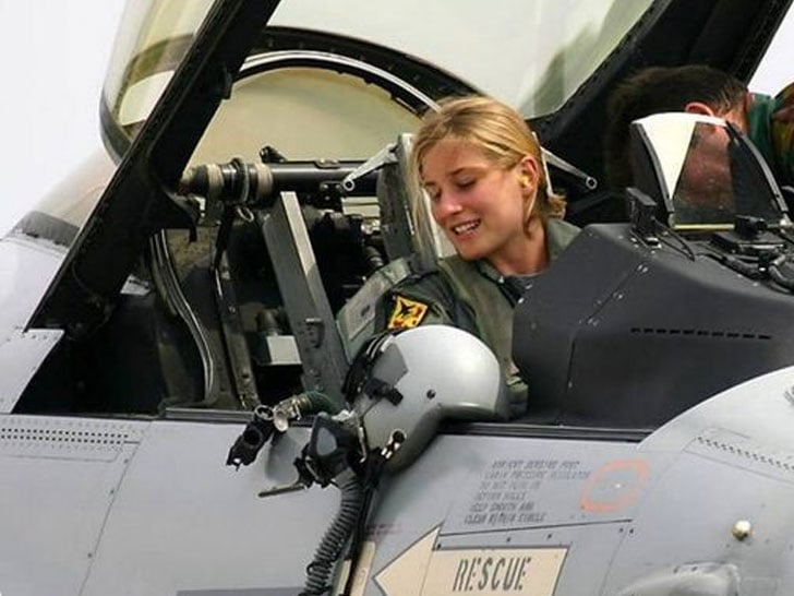 Stunning Female Fighter Pilots From Around The World- You'll Fall In ...