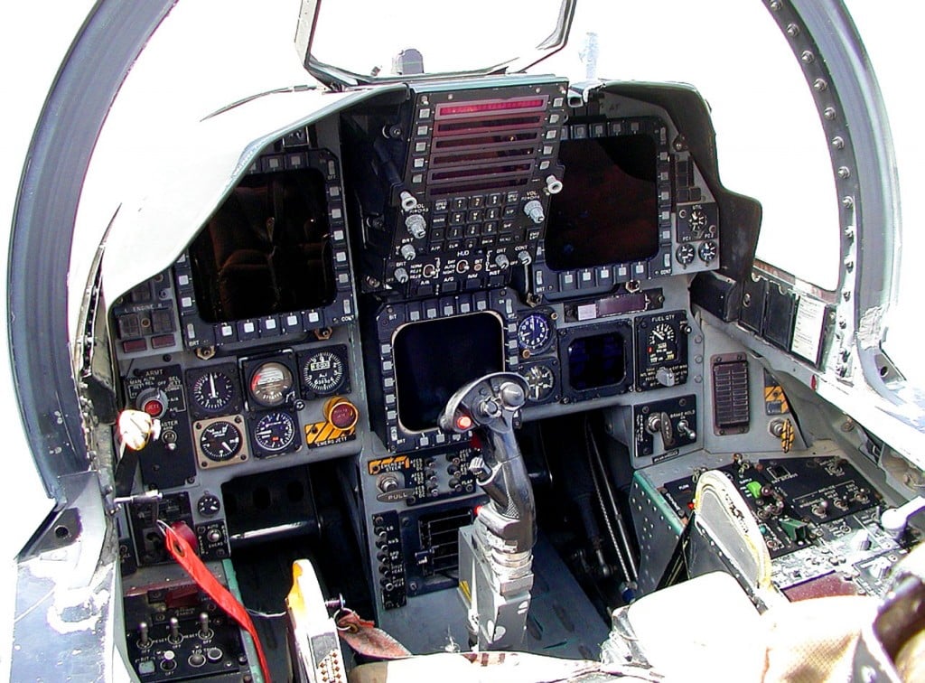 f15e-cockpit