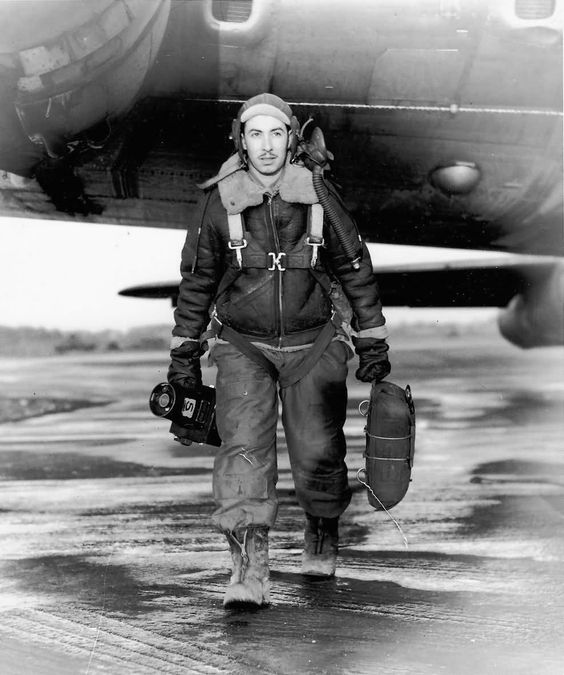 B-17 Flying Fortress Bomber and Cameraman (Pinterest via worldwarphotos.info)