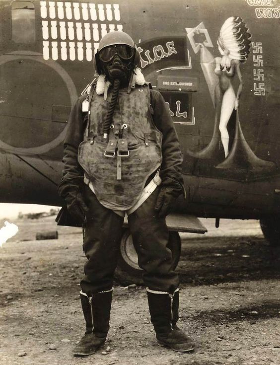 Major David G. Bellemere of the B-24 Liberator heavy bomber ‘Tepee Time Gal’ wearing A-14 oxygen mask. (Pinterest via rarehistoricalphotos.com)