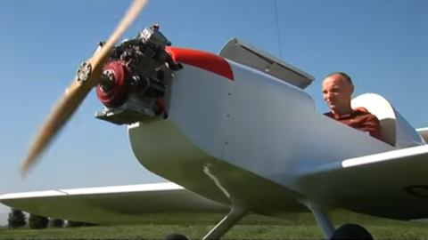 Extremely Small Airplane – Wait Til You See How It Flies! | World War Wings Videos