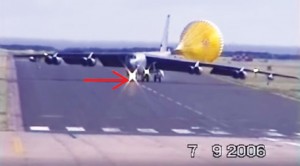 B-52 Makes High Crosswind Landing, But Not Like You’d Expect
