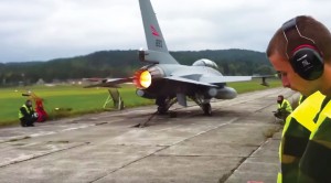 F-16’s Full Afterburner Test In The Rain-See What It Did Behind It