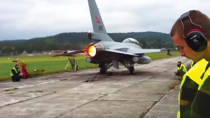 F-16’s Full Afterburner Test In The Rain-See What It Did Behind It | World War Wings Videos
