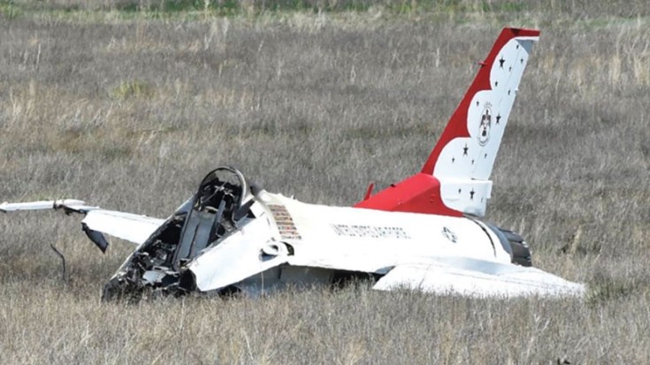 BREAKING | USAF Thunderbird Pilot Crashed Into Field | World War Wings Videos