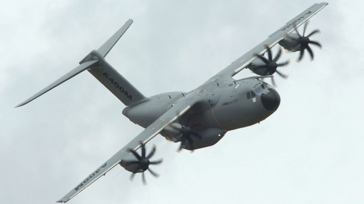 Huge Airbus A400M Pulls Off Manuever That Will Have You In Disbelief | World War Wings Videos
