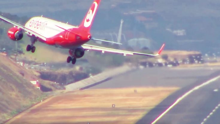 Most Gut Wrenching Landing Ever Recorded-Crazy Crosswinds | World War Wings Videos