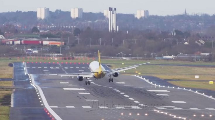 People Told Us This Is The Windiest Airport-They Might Be Right | World War Wings Videos