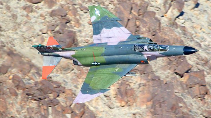 The Last F-4 Phantoms Make Their Final Flight Blasting Through Star Wars Canyon | World War Wings Videos