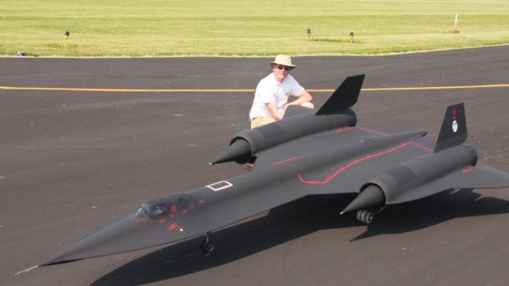 1/8 Scale SR-71 Blackbird With Turbine Engines | World War Wings Videos