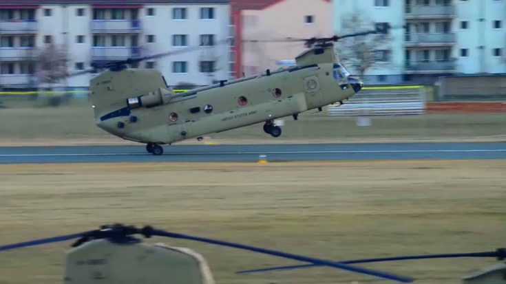 CH-47 Rapidly Dives Into A Crazy Wheelie Landing | World War Wings Videos