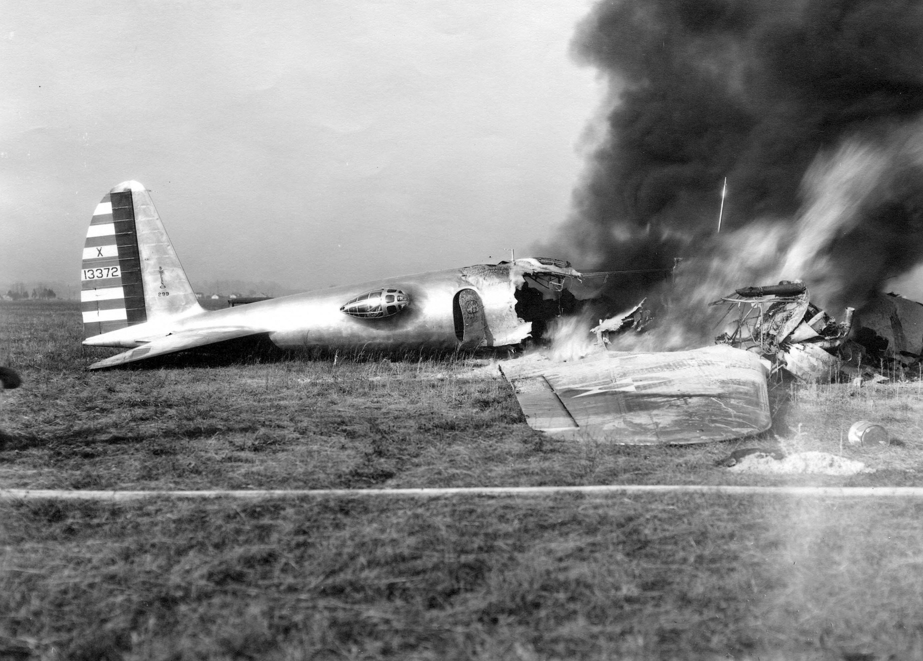 Сбит второй самолет. B-17 бомбардировщик сбитые. B29 бомбардировщик происшествия. Сбитый Boeing b-29.