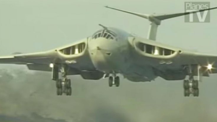 Last Flight Of The “Handley Page Victor” | World War Wings Videos