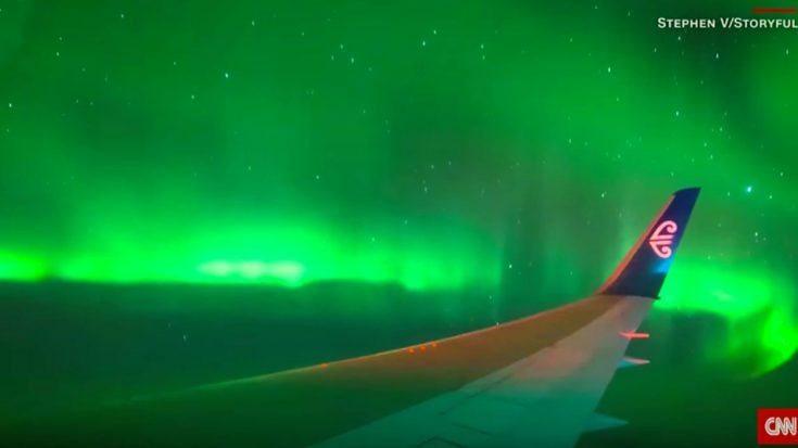 Passenger Films His Flight Going Through Southern Lights-Absolutely Stunning! | World War Wings Videos