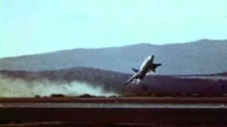 Footage Of F-100 Pilot Crashing Due To The ‘Sabre Dance’ | World War Wings Videos