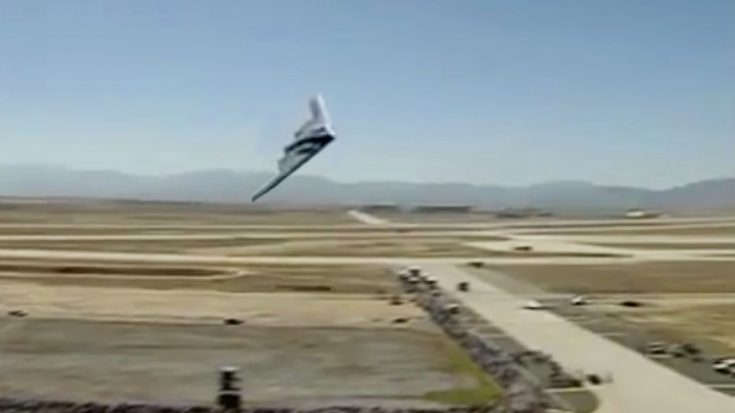 B-2 Spirit Flies In Low and Slow | World War Wings Videos