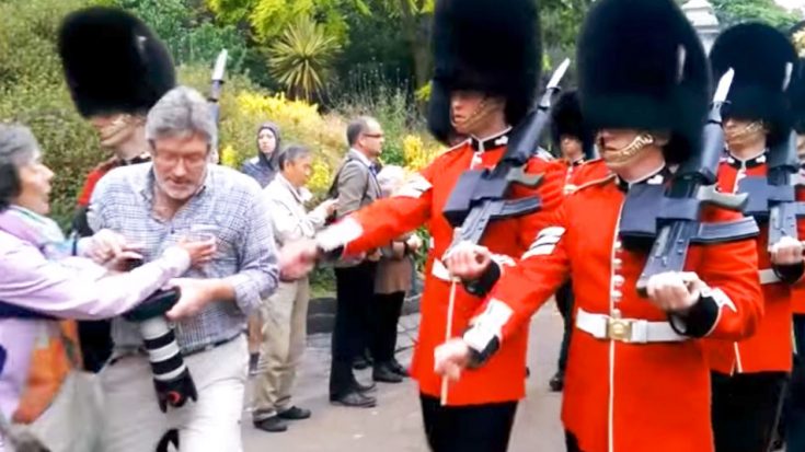 Tourists Disrespecting The Queen’s Guard Will Make You Sick To Your Stomach | World War Wings Videos