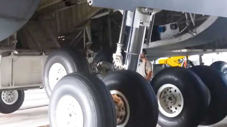 An Up Close Look Of How A C-5’s Massive Gear Retraction Mechanism Works | World War Wings Videos