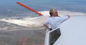 Pilot Takes Selfies To The Extreme- But Something Isn’t Right Here (PHOTOS)