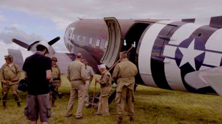 WWII Vet Returns To The Plane The Dropped Him Over Normandy – His Triumphant Return To The Skies | World War Wings Videos