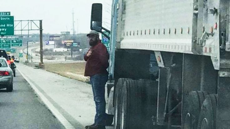 Driver Pulls Over To Salute Fallen Veteran | World War Wings Videos