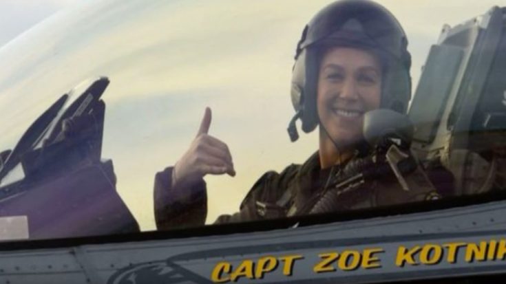 First Female Viper Demo Team Commander Zoe Kotnik Fired After Just Two Weeks | World War Wings Videos