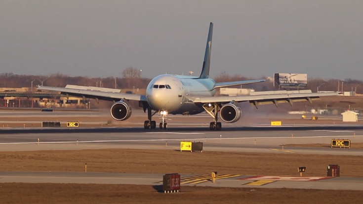 Huge A300 Stopping In 3000ft- Brakes Are Smoking | World War Wings Videos