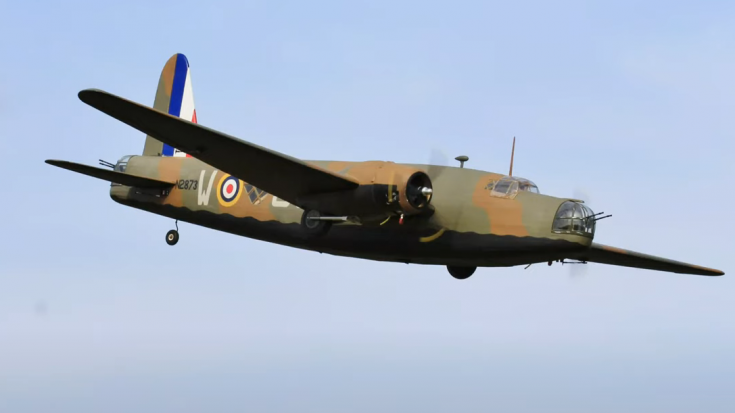 Gorgeous RC Vickers Wellington – 2 x Zenoah 26cc | World War Wings Videos