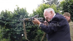 WW2 British Resistance Veteran Fires Sten Gun After 70 Years