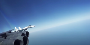 The Time a SU-27 Fighter “Headbutted” a B-52 Bomber