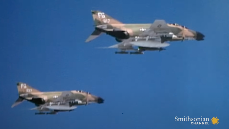 F-4 Phantoms take on Vietnmaese MiG-21’s In Dogfight | World War Wings Videos