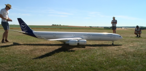 RC Airliner Airbus A340-600 – Fly and Complicated Bounce Landing