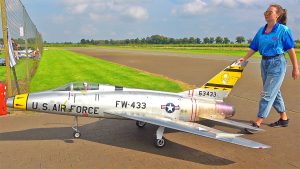 Super Sabre F-100 RC Jet Takes To The Skies