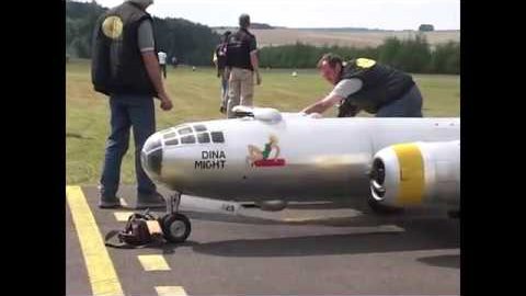 Incredible B 29 US Giant RC Bomber | World War Wings Videos
