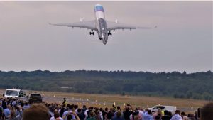 A350 vs 777X – Farnborough Airshow 2022 flying display