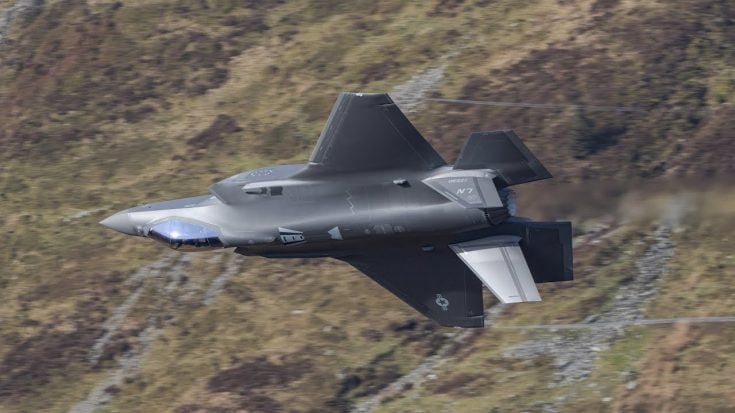 One of the BEST F-35 Passes in the Mach Loop | World War Wings Videos