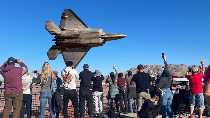 F22 RAPTOR CROWD PLEASING DEMO AT AVIATION NATION 2022 – 4K | World War Wings Videos