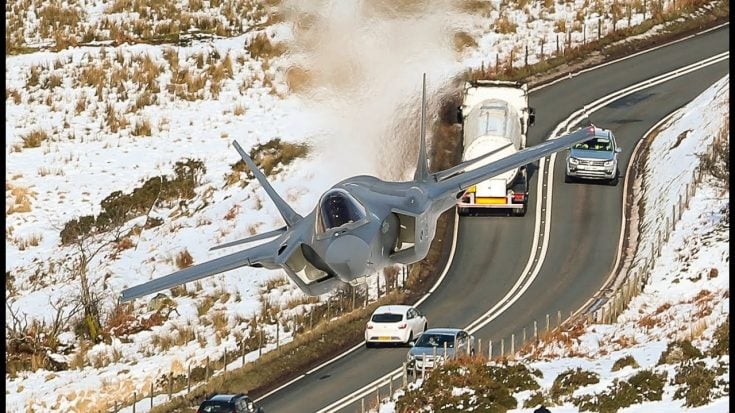 F35 Lightning low in the snow at the Mach Loop – 4K | World War Wings Videos