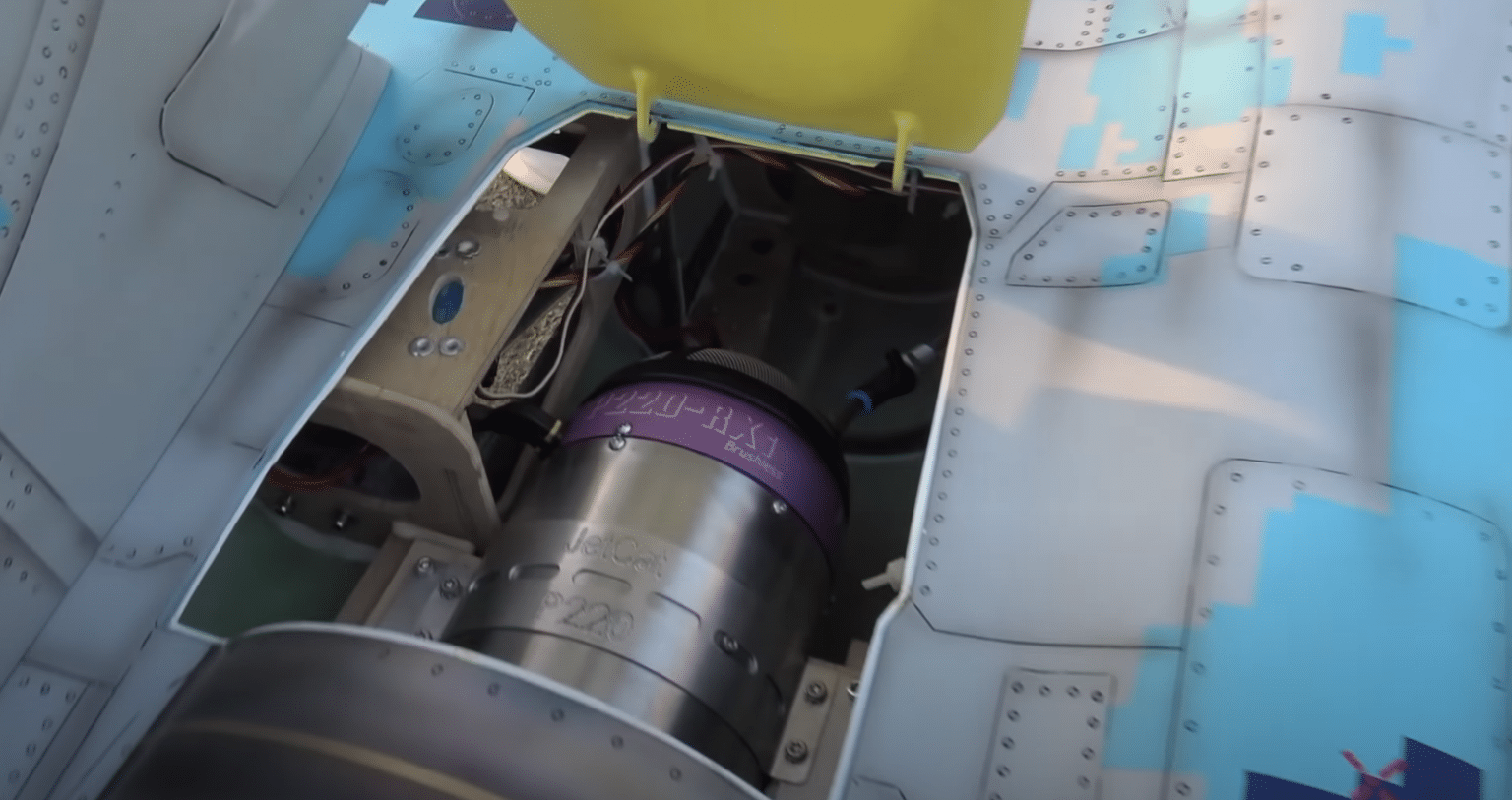 Miniature Jet Fighter That Can Fly 500KM/H? World War Wings