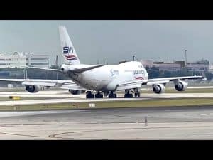 747 Engine Fails On Takeoff