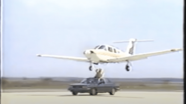 Mechanic Fixes Plane’s Landing Gear From A Moving Car | World War Wings Videos